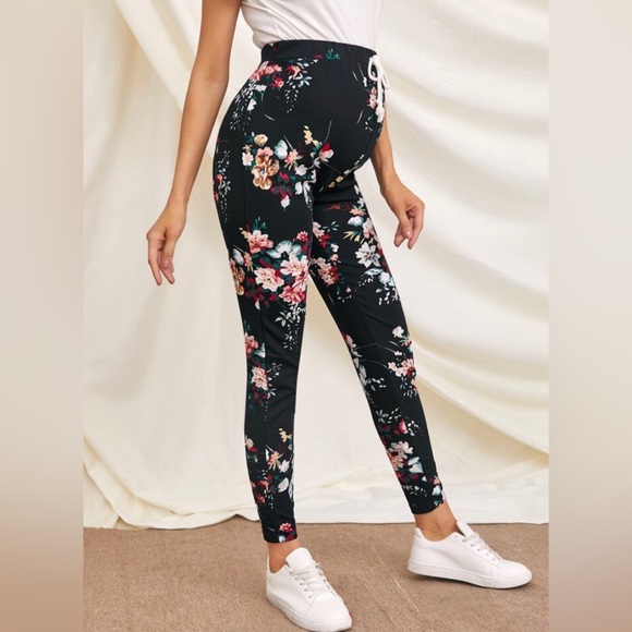 Host Pick 🔥 Maternity pants /leggings black with floral print - Picture 1 of 9